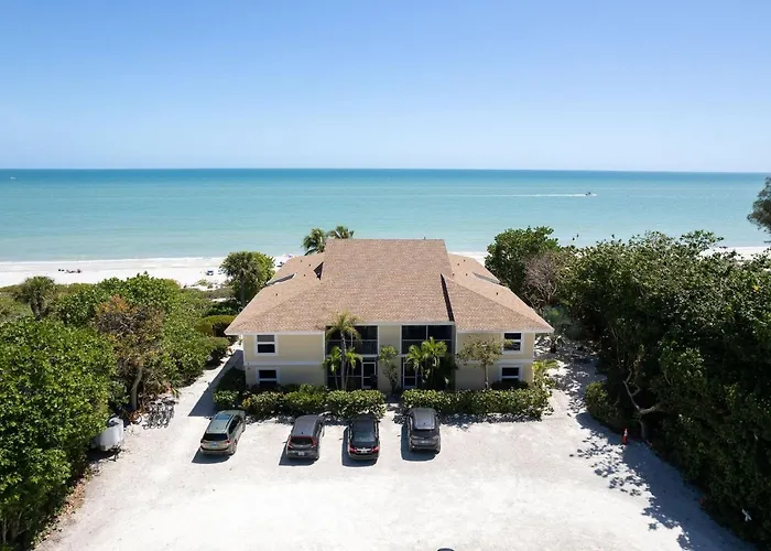 Serene Ground Floor Residence In Exclusive Villa Sanibel, Steps To Beach