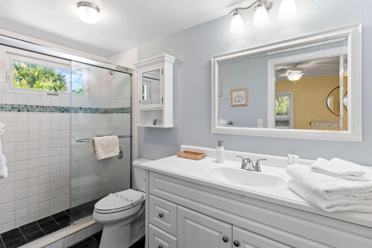 Hébergement de vacances Serene Ground Floor Residence In Exclusive Villa Sanibel, Steps To Beach
